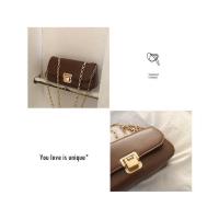 Bolso bandolera retro 2025 para mujer con cadena dorada, ligero y a la moda, cadena española. - details 2