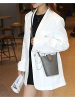 Bolso bandolera de piel auténtica para mujer con correa ajustable para el hombro y cierre giratorio - Diseño elegante minimalista, varios colores (marrón café/blanco leche/gris oscuro y más) - Bolso versátil para uso diario, informal y profesional, bolso - details 0