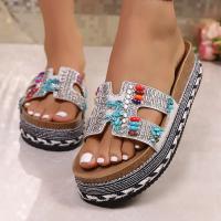 2025 nuevo arrastre de una palabra europeo y americano nueva moda zapatillas de plataforma de cuerda de cáñamo con diamantes de imitación zapatillas de corcho de playa sandalias casuales de mujer - details 3
