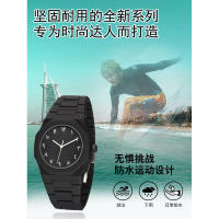 con un reloj simple para hombre de alta gama - details 1