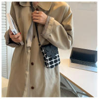 Bolso pequeño de estilo coreano con diseño de nicho para mujer, nuevo bolso para teléfono a cuadros a la moda, bolso cruzado de lana de verano, pequeño bolso cuadrado - details 9