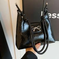 Bolso de hombro con forma de luna, bolso cruzado para mujer, regalo perfecto para el día de San Valentín para ella, la mejor opción de regalo de San Valentín - details 2