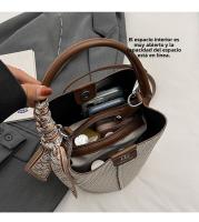 Bolso de mano de mujer nuevo de primavera y otoño de nicho de moda 2025, bolso de hombro versátil de moda, bolso de cubo tejido. - details 7