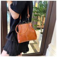 Bolso cruzado retro británico vintage 2025 Bolso de hombro de policiéster de alta calidad con cierre magnético Bolso negro elegante para la ciudad, las noches y el día a día Diseño minimalista, destacados en marrón - details 6