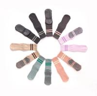 Calcetines de yoga de algodón tipo toalla con rayas de punto de silicona antideslizantes para mujer, cálidos, para pilates, con agarre, tipo tripulación. - details 9