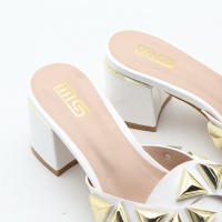 Sandalias y pantuflas exteriores sencillas y versátiles para mujer con puntera abierta y tacón grueso de una sola pieza. - details 11