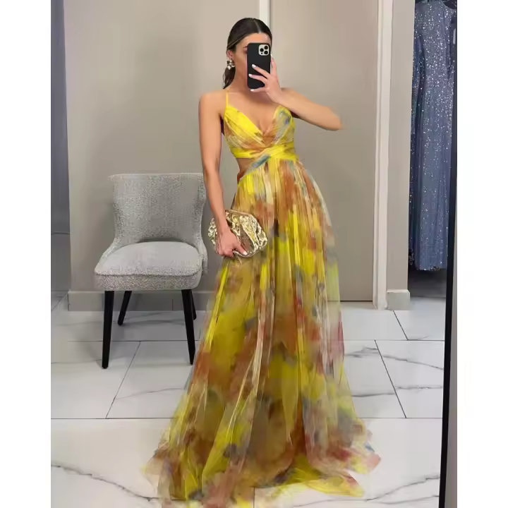 Vestido de Gasa con Flores y Tirantes Finos - Elegante Vestido de Noche Escote en V, Diseño Etéreo para Fiestas, Bodas y Eventos Especiales, Malla Transparente con Detalles Florales - 1