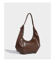 Bolso retro marrón tipo bola de masa, bolso de axila plisado premium para viajeros, nueva bolsa de sillín de moda. - details 15
