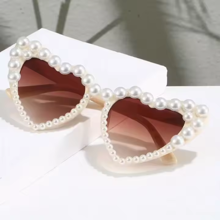 Gafas de Sol para Mujer con Montura Grande y Corazón Gafas de Moda con Perlas Incrustadas para Bodas y Fiestas - 1