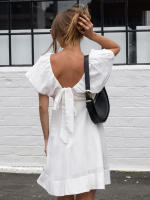 Vestido Xiaoxiangfeng de algodón y lino con cuello en V, manga abullonada y lazo, nuevo para otoño e invierno, versátil, de color blanco sólido. - details 5