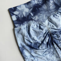 Pantalones cortos de yoga con tie dye para mujer FKAFIT leggings deportivos sin costuras con elevación de cadera material de nylon para actividades al aire libre - details 3