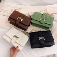Nuevo bolso de mujer de PU con cadena cuadrada pequeña y logotipo, bandolera de diseñador - details 1