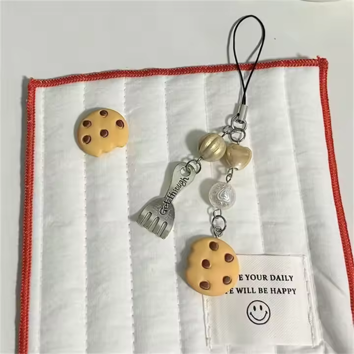 Bonito colgante 3D de pastel de fresa y galleta para teléfono, correa, accesorios encantadores, cordón para llavero para iPhone, bolsa para cámara, joyería para niñas - 1