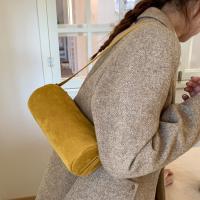 Bolso de hombro de gamuza, bolso de mano tipo almohada, gran capacidad, color caramelo, holgado, estilo hobo, bolso de mano coreano, color sólido, bolso de mano de viaje - details 9
