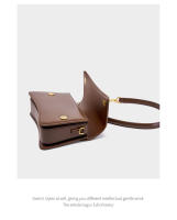 Bolso Baguette de Piel de Vaca - Bandolera Elegante con Diseño Limitado para Mujer - details 14