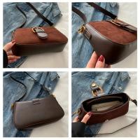 Bolso bandolera ligero para mujer con correa ajustable - Bolso cuadrado pequeño, cierre a presión, disponible en beige/tan/rojo/negro - Uso diario y formal, regalo perfecto para ella, bolso bandolera, bolso moderno y elegante, herrajes dorados, accesorio - details 1
