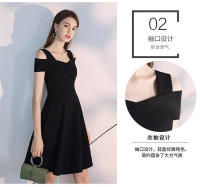 Vestido de verano estilo Hpburn de cintura delgada en negro con cinturón adelgazante y mangas cortas - details 4