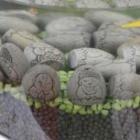Exquisita estatuilla de Buda de piedra hecha a mano, estatua de Buda de piedra pequeña realista, artesanía de resina, maceta decorativa para terraza y patio - details 14