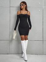 Vestido de manga larga con falda mini delgada sobre hombros - details 6