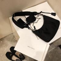 Bolso de hombro informal de nailon impermeable para mujer, moderno y fresco, decoración de cadena negra, cartera pequeña cruzada para axila - details 26