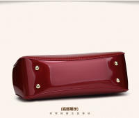 2025 nuevo bolso de charol rojo de moda bolso de mujer cáscara de cuero brillante bolso de mujer bolso de mensajero de hombro - details 18