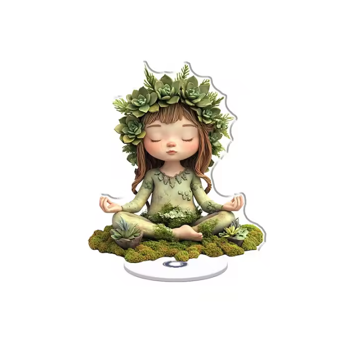Una pieza acrílica giratoria que representa una figura serena meditando en una corona verde suculenta con detalles de musgo y una vibrante textura de arcilla. - 1