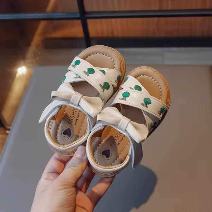 Sandalias de estilo bordado para niñas, zapatos de playa con punta abierta, informales, versátiles, planas de princesa con lazo, verano - 1