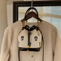 Nuevo bolso casual de moda de oso de alta gama, bolso de cubo portátil, bolso de mensajero de hombro. - details 11
