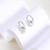Pendientes de aro plateados, brillantes en forma de U, luna y corazón para mujer, pendientes, regalos de joyería - details 1