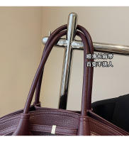 Bolsa de hombro de gran capacidad, estilo retro, nueva moda de primavera, axilas premium, versión coreana, bolso de mano para mujer. - details 2