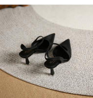 Sandalias huecas de aguja de nuevo estilo, zapatos de mujer de moda con una sola tira - details 24