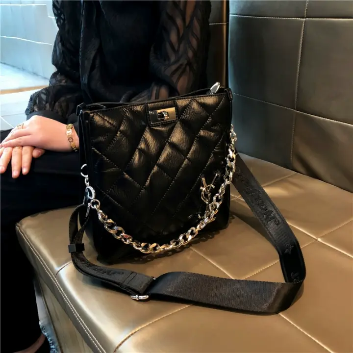Marca Hong Kong textura avanzada2025Nueva bolsa de cubo bandolera con diseño de diamantes de alto sentido a la moda - 1