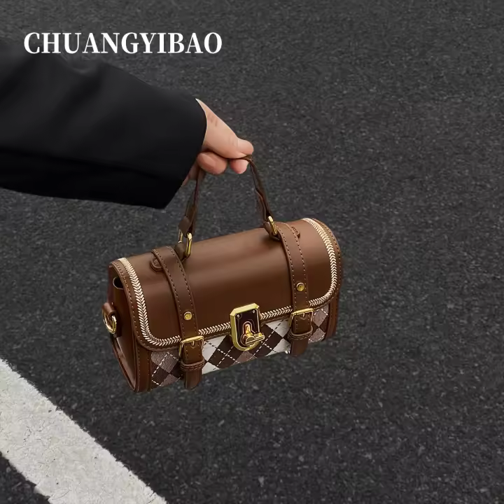 2024 Nuevo bolso de axila para mujer para otoño e invierno, bolso cruzado de moda con cadena elegante, bolso de hombro cuadrado pequeño. - 1