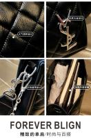 Marca Hong Kong textura avanzada2025Nueva bolsa de cubo bandolera con diseño de diamantes de alto sentido a la moda - details 1