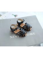 Sandalias de verano para niñas, zapatos para niños pequeños, sandalias suaves de princesa para la playa para niños, sandalias romanas con recortes tejidos y puntera - details 11