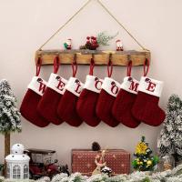 Medias de punto navideñas con letras tejidas, calcetines de lana duraderos con alfabeto bordado, colgante de árbol de Navidad rojo - details 2