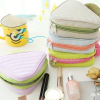 Bolsa de almacenamiento para maquillaje de nailon para mujer, bolsa de cosméticos de viaje, con contraste de triángulo grande, creativo, a la moda - details 8