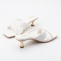 Sandalias sexys con punta cuadrada y tacones bajos. - details 10