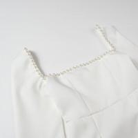 Mini vestido negro corto con mangas largas, cuello cuadrado y perlas para fiesta - details 3