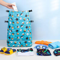 Mochila Deportiva Portátil para Niños y Niñas Impermeable con Separación Húmeda y Seca Material Exterior de Poliéster y PVC Diseño de Playa de Dibujos Animados - details 1