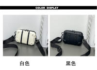 Bolso de remache personalizado para hombres de moda, popular bolso cuadrado pequeño blanco fresco, bolso de mensajero de hombro para mujeres de moda. - details 6