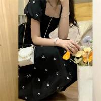 Gran oferta de la temporada, nuevo estilo francés, dulce cuello cuadrado, vestido negro Floral para mujer, vestido largo adelgazante de verano, elegante e informal - details 4