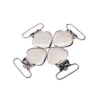 10 clips de chupete metálicos en forma de corazón, que contienen ropa protectora de dientes de plástico - details 2