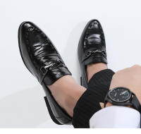 La primera capa de piel de oveja es transpirable, ropa formal de alta gama, cubre los pies y un pedal de zapatos de cuero. - details 12
