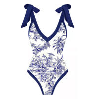 El nuevo traje de baño de una pieza es ajustado y delgado para las mujeres. - details 5