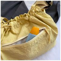 Bolso tipo cubo plisado de estilo coreano, bolso de gran capacidad, bolso de hombro de nailon, bolso cruzado de tela impermeable de Color sólido - details 2