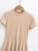 Vestido básico de manga corta de color sólido ajustado de estilo europeo y americano para mujer con cintura y cuello medio alto delgado Empalme de una palabra falda de swing grande - details 6