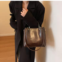 Bolso de hombro de cuero PU de gran capacidad para mujer, bolsos de mano de diseñador, tendencia de moda, invierno, 2023 - details 3