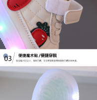 Nuevos zapatos de tablero iluminados para niños, zapatos casuales de dibujos animados de fresa de suela suave antideslizante - details 5