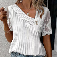 Camiseta de manga corta con cuello inclinado para mujer, de color sólido empalme de manga de encaje, Color blanco, talla S - details 3